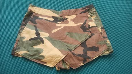 Kraťasy suknove vel.27, 36