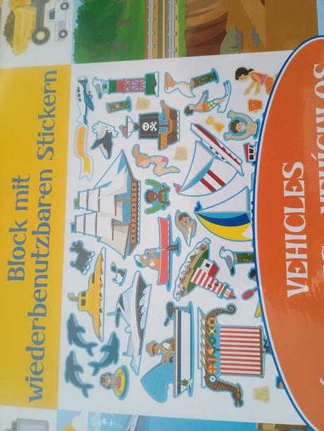 Kniha s novupouzitelnymi samolepkami zabalena, 