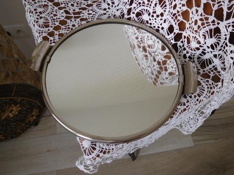 Retro-tácňa so zrkadlom, 