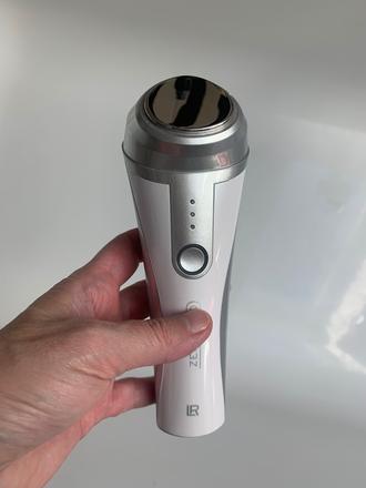 Prístroj na ošetrenie vrások - "žehlička", 