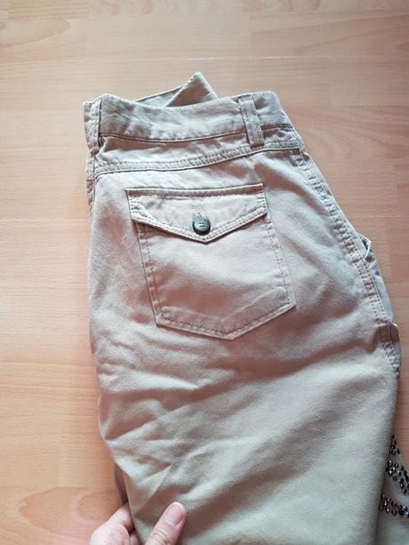 Dlhe nohavice s aplikaciou, s