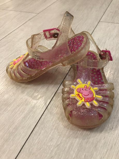 Topánky do vody, 19