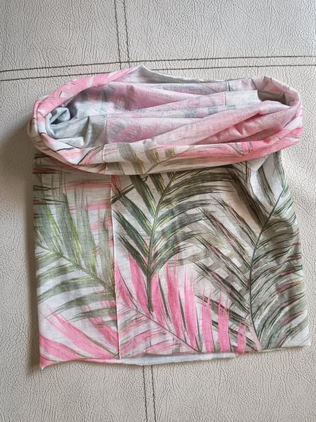 Dievčenský tenší nákrčník, 