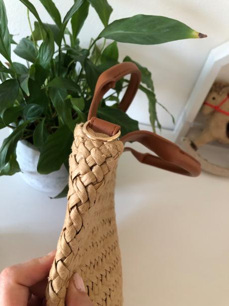 Menšia slamená kabelka do ruky, 