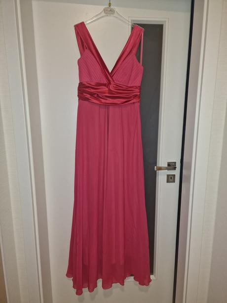 Dlhé šaty malinovej farby, 40