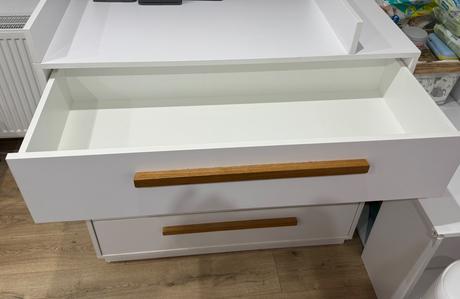 Komoda s prebaľovacím pultom, 