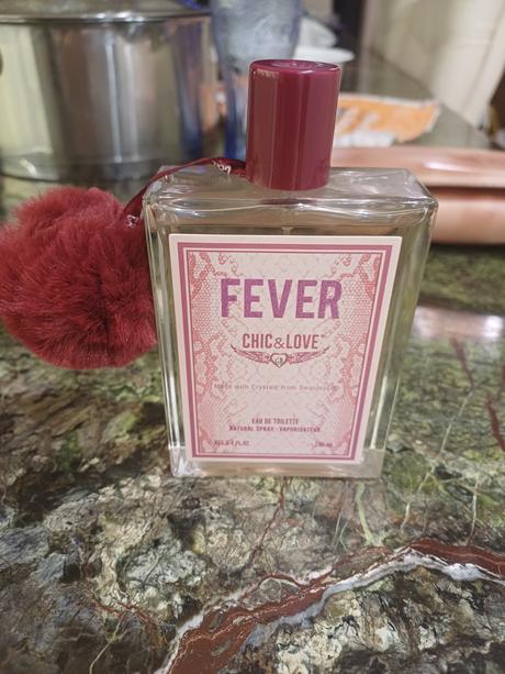 Toaletna vooda chic & love fever, 