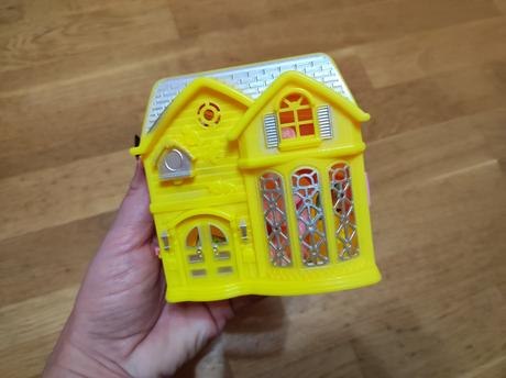 Mini domček s nábytkom pre polly pocket, 