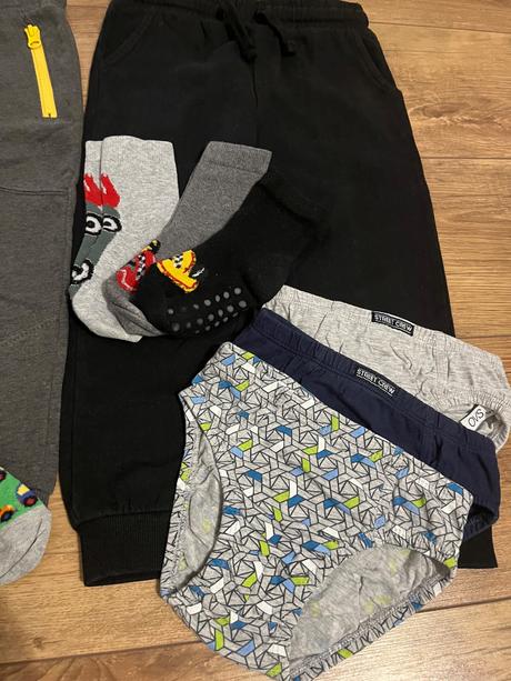 Detsky set oblečenia teplaky+ spodné prádlo,