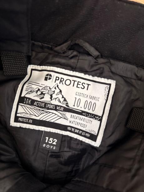 Lyziarske nohavice protest, 152