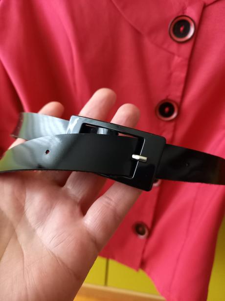 Komplet  lesklá blúzka s opáskom+ sukňa, 42