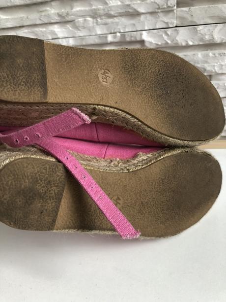 Cukríkové sandále, 37