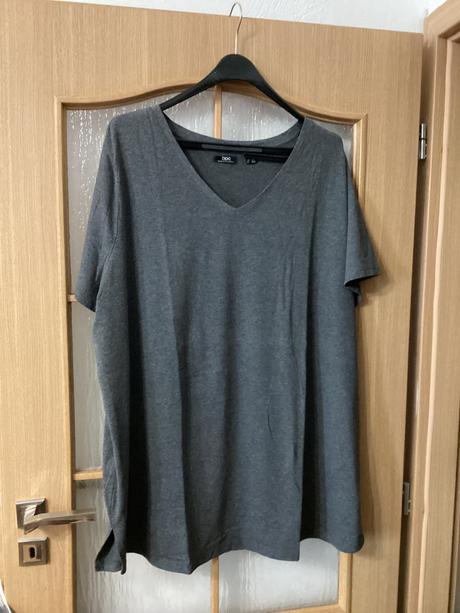 Tričko s výstrihom do v, na bokoch rozparky, bonprix,56