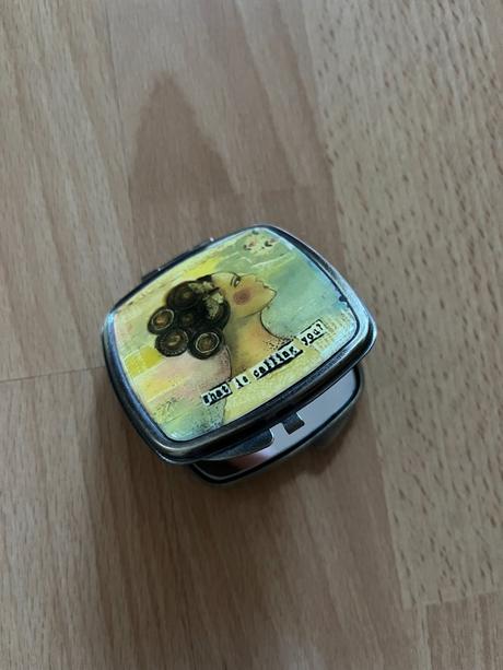 Kovové vreckové zrkadielko, 