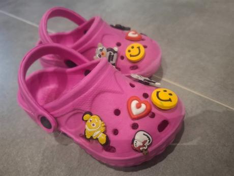 Crocsy - šľapky s postavičkani, 23