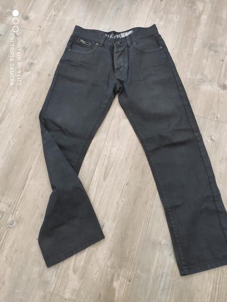 Panske cierne rifle, 32