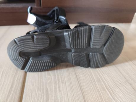 Darujem za poštovné sandále, nelli blu,35