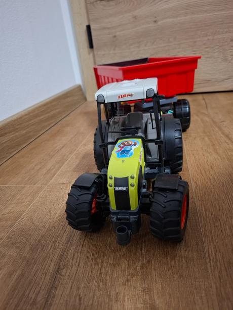 Bruder traktor s vleckou, 