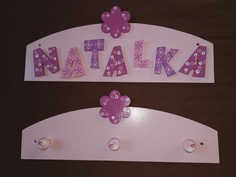 Drevený meter, vešiak a nápis pre dievčatko, 