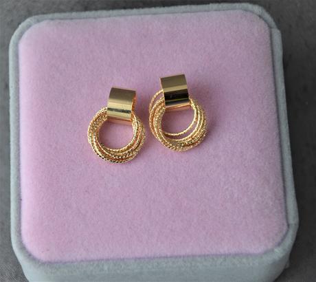 Zlaté náušničky,