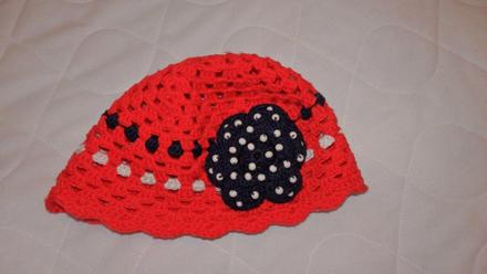 Háčkovaná čiapočka s kvietkom 3/5 rokov, 104