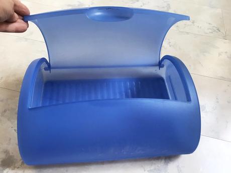 Vyklápací plastový chlebník, 