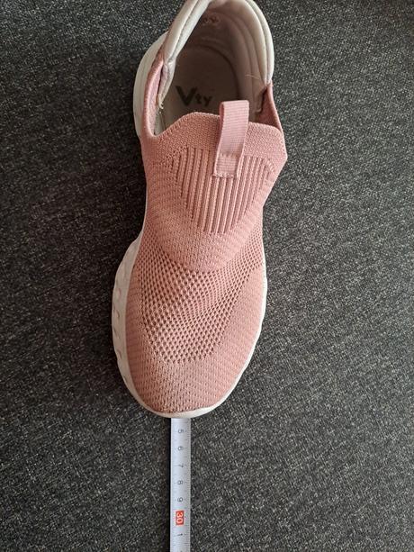 Nasuchovacie tenisky, 33