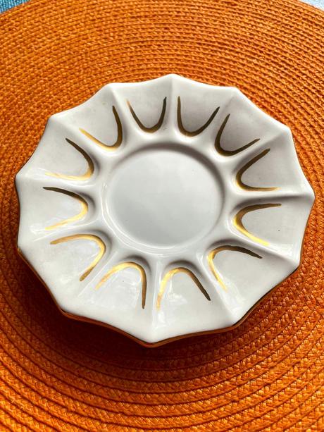 Luxusná starodávna šálka,