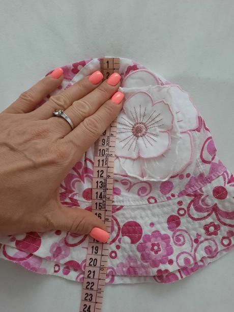 Klobučiky na leto, velkost 52 a 54, 52