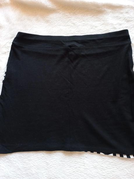 Čierno biela sukňa, l