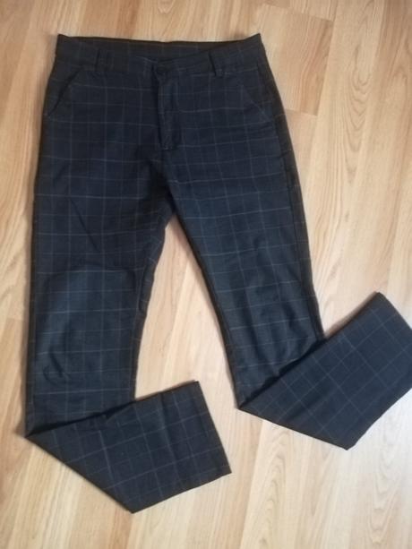Kárované nohavice, 32