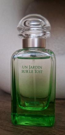 Parfém hermés un jardin sur le toit,