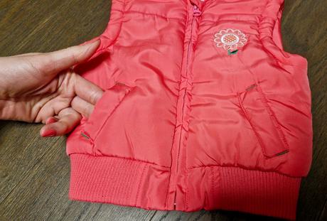 Rozkosna zateplena vesticka s kvietkom na 9-12m, f&f,80