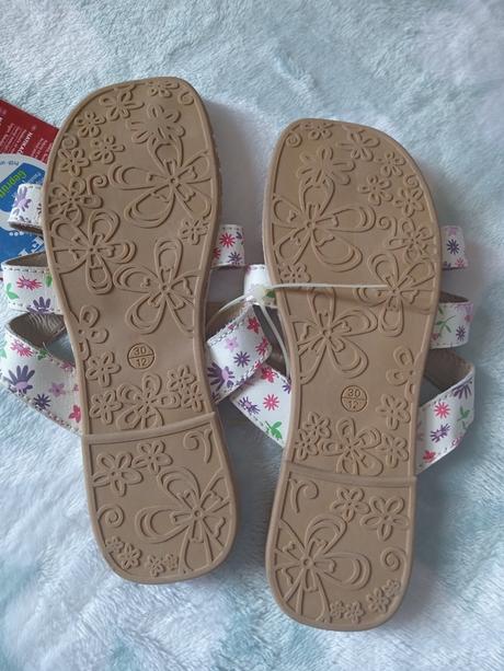 Dievčenské plážové žabky, 30