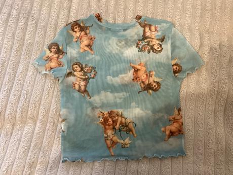 Krásne tenučké krátke  tričko s anjelmi, bershka,s