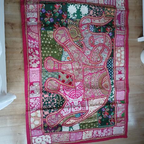 Vyšívaný prehoz, koberček z indie, 