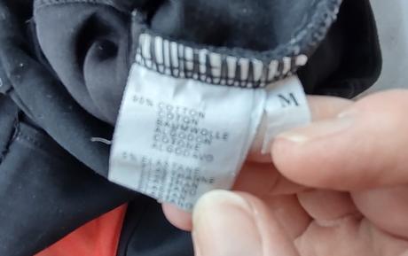 Čierne legíny s ozdobnými gombíkmi, m