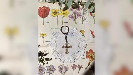 Ručne vyrobené živicové kľúčenky, 