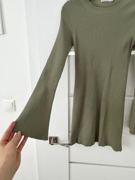 Vrubkovane šaty stradivarius, stradivarius,s