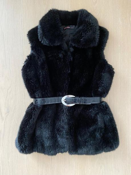 Vesta z melej kožušiny, s