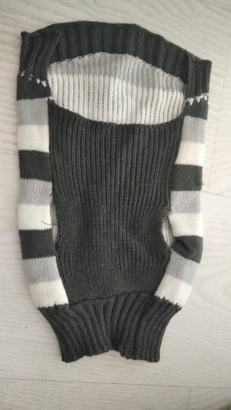 Pletené oblečenie pre malého psíka,