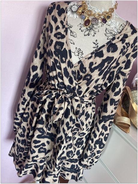 Mini šaty so zvieracím vzorom, l