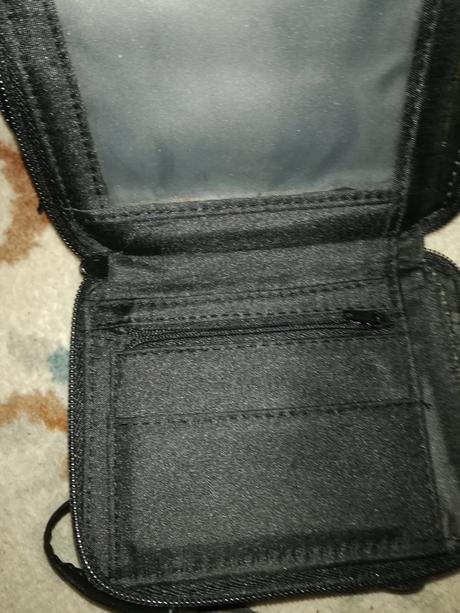 Malinka kabelkopeňaženka,