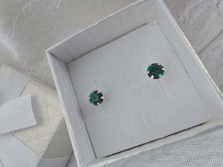 Smaragdové náušnice, 