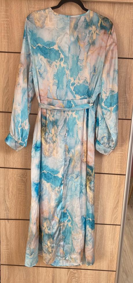 Šaty mramorové, 46