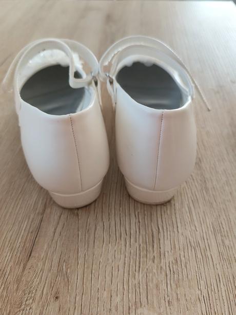 Sandále na 1 sväté prijímanie, 36