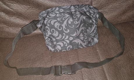 Čiernosivý batoh a ľadvinka, 