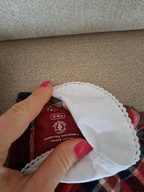 Krásne šaty s pančuškami, f&f,86