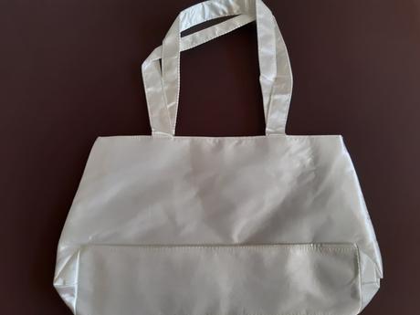 Nádherná biela kabelka, 