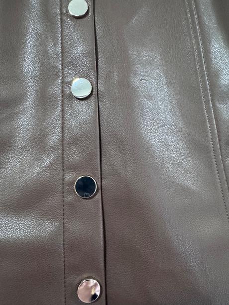 Štýlová koženková sukňa so zlatými gombíkmi, amisu,xs